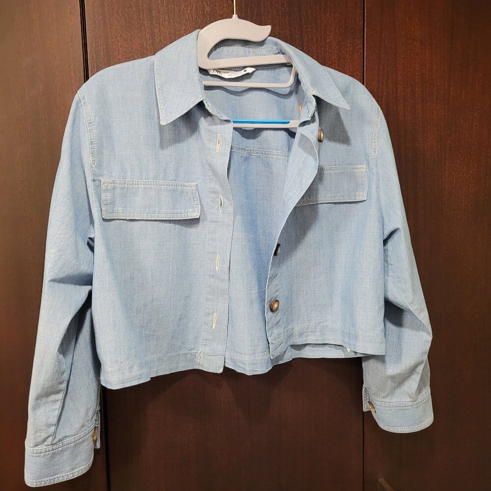 Zara cropped light wash jean jacket. This is xs.